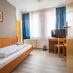 Naundorf 3*