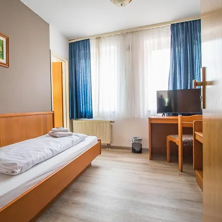Naundorf 3*